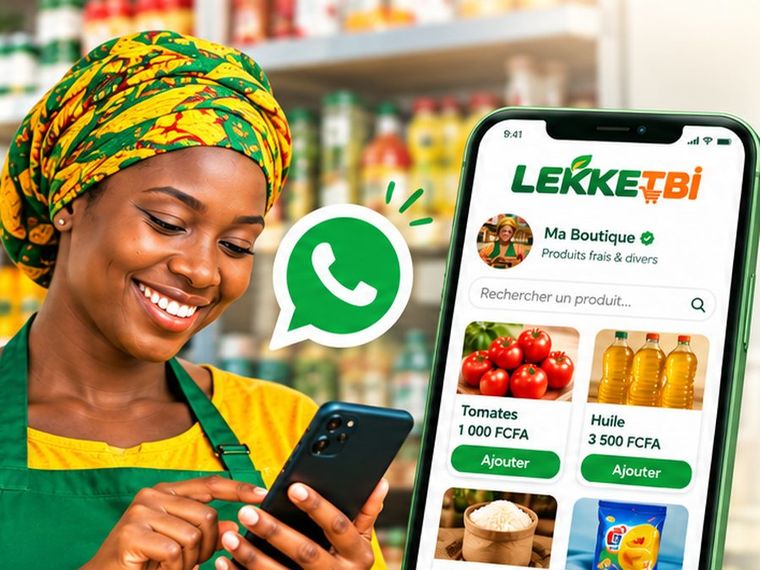 Une marchande senegalaise consulte sa boutique Lekketbi sur son telephone